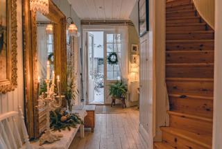Charming Saltsjo-Boo Villa with Water Views - 7