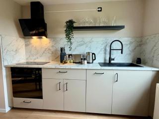NEU Design Apartment - Boxspringbett - 360 Grad Smart-TV - 1