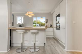 3-Bedroom Scandinavian Home near Sky Lagoon with Hot Tub and Garden - 4