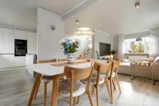 3-Bedroom Scandinavian Home near Sky Lagoon with Hot Tub and Garden - 1