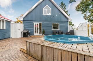 3-Bedroom Scandinavian Home near Sky Lagoon with Hot Tub and Garden - 0
