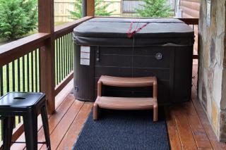 Sevierville Cabin: Deck w/ Picnic Table & Hot Tub! - 9