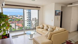 Apartamento céntrico con piscina y vista urbana - 0