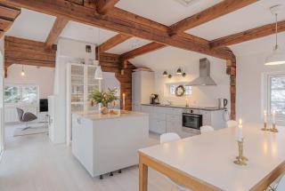 Renovated Swedish Villa Near Lake - 7