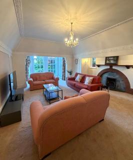 Grand Solihull Villa I Pool I Sleeps 10 I Near NEC - 8