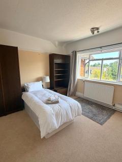 Grand Solihull Villa I Pool I Sleeps 10 I Near NEC - 7