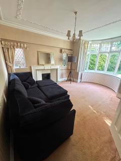 Grand Solihull Villa I Pool I Sleeps 10 I Near NEC - 1