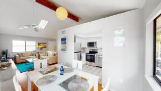 Beach Rd 300ft to Beach Access and 500ft to Siesta Key Village 2bdr - 1