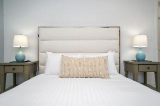 Blue Door Duplex Renovated Parking and Designed - 8