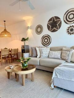 Punta Cana Oasis w/Picuzzi 2 min walk to the Beach - 8