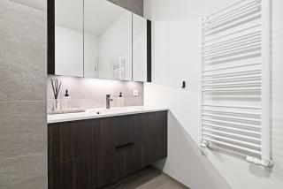 Modern Apartment by the Sea, Walk to Sky Lagoon - 1