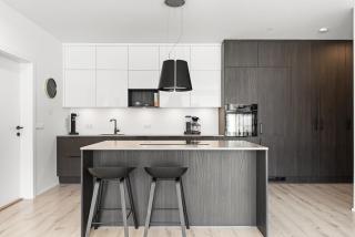 Modern Apartment by the Sea, Walk to Sky Lagoon - 2