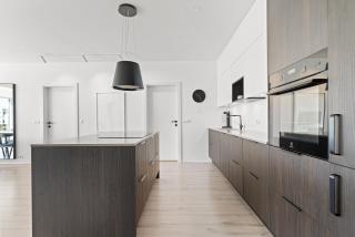 Modern Apartment by the Sea, Walk to Sky Lagoon - 5