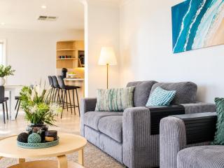 Beachfront Getaway Pet-Friendly & Near Boat Ramp - Koala Stay - 6