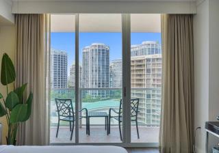 2 Queen Studio, Ocean and City Views, Free Parking - 2