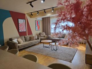 Urban 3 bedroom 125m2 Flat & Free Parking - 2