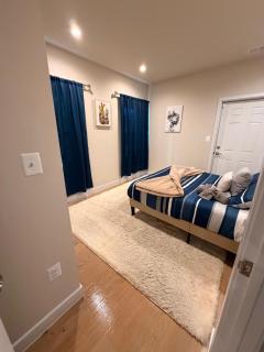 Private 2BR Apartment - Free Off Street Parking, Fast Wi-Fi & Laundry - 4