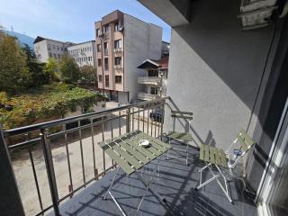 Urban 3 bedroom 125m2 Flat & Free Parking - 9
