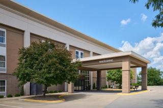 Hampton Inn Lawrence - 9