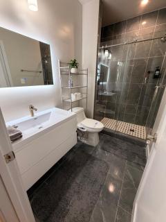 Private 2BR Apartment - Free Off Street Parking, Fast Wi-Fi & Laundry - 8