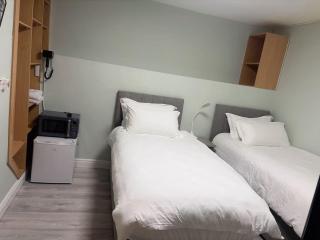 Cove Guest Accommodation - 4