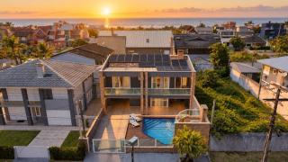 Casa alto padrão com piscina aquecida a 200 metros da praia em balneário atami - 0