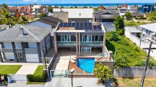 Casa alto padrão com piscina aquecida a 200 metros da praia em balneário atami - 8