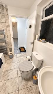 Spacious 3-Bed House in Stockton-on-Tees with Parking - 7