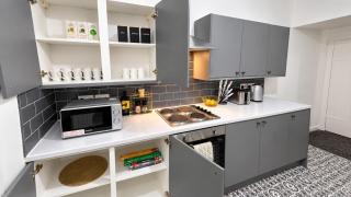 Spacious 3-Bed House in Stockton-on-Tees with Parking - 4