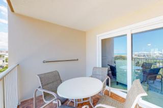 Condo in oceanfront complex with pools private beach access and balcony - 9