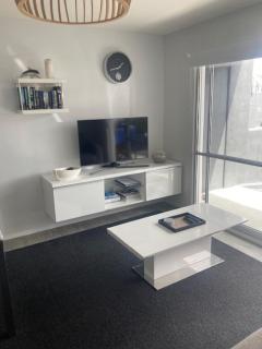 Russell Apartments - Unit 6 - 1