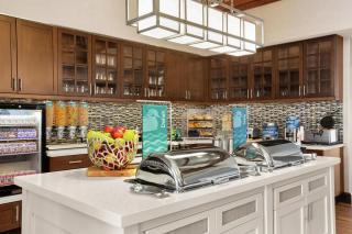 Homewood Suites by Hilton Kansas City Airport - 1