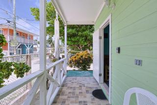 Central Caye Caulker Apartment with AC Wi-Fi & Kitchen - 8