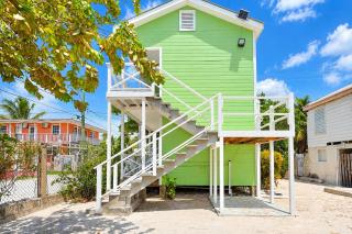 Central Caye Caulker Apartment with AC Wi-Fi & Kitchen - 6