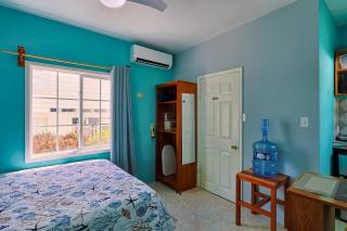 Central Caye Caulker Apartment with AC Wi-Fi & Kitchen - 4