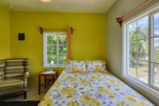 Cozy Caye Caulker Apartment in Central Location with AC & Kitchenette - 4
