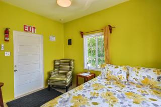 Cozy Caye Caulker Apartment in Central Location with AC & Kitchenette - 1