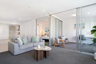 Coastal Comfort in Surfers. 1BR Plus Study - CoastHM - 0