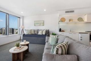 Coastal Comfort in Surfers. 1BR Plus Study - CoastHM - 9