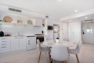 Coastal Comfort in Surfers. 1BR Plus Study - CoastHM - 4