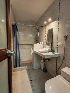 Spacious Private Apartment in Historic House - 4