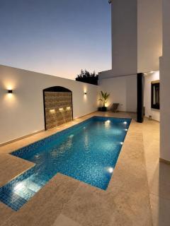 2nd-floor apartment with sea view - 9