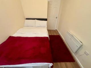 Apartment Sleeps 5 with WiFi - Wolverhampton - 1