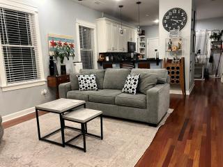 Cozy Chicago Apartment next to the River - 1