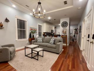 Cozy Chicago Apartment next to the River - 0