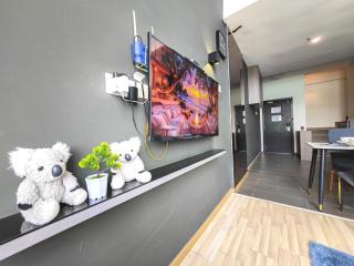 Relaxing Home 2BR 5-7pax Side By Side Metra MITC - 4