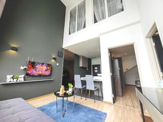 Relaxing Home 2BR 5-7pax Side By Side Metra MITC - 1