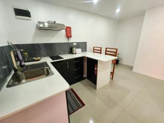 Tropic Towers Apartment Hotel - 3