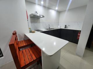 Tropic Towers Apartment Hotel - 1