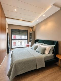 Chic City Centre Apartment Bright Stylish & Central - 9